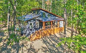 Chic Broken Bow Cabin With Hot Tub And Gas Grill!